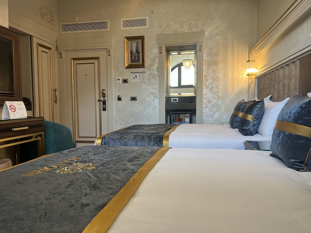 Manors Hotel 8