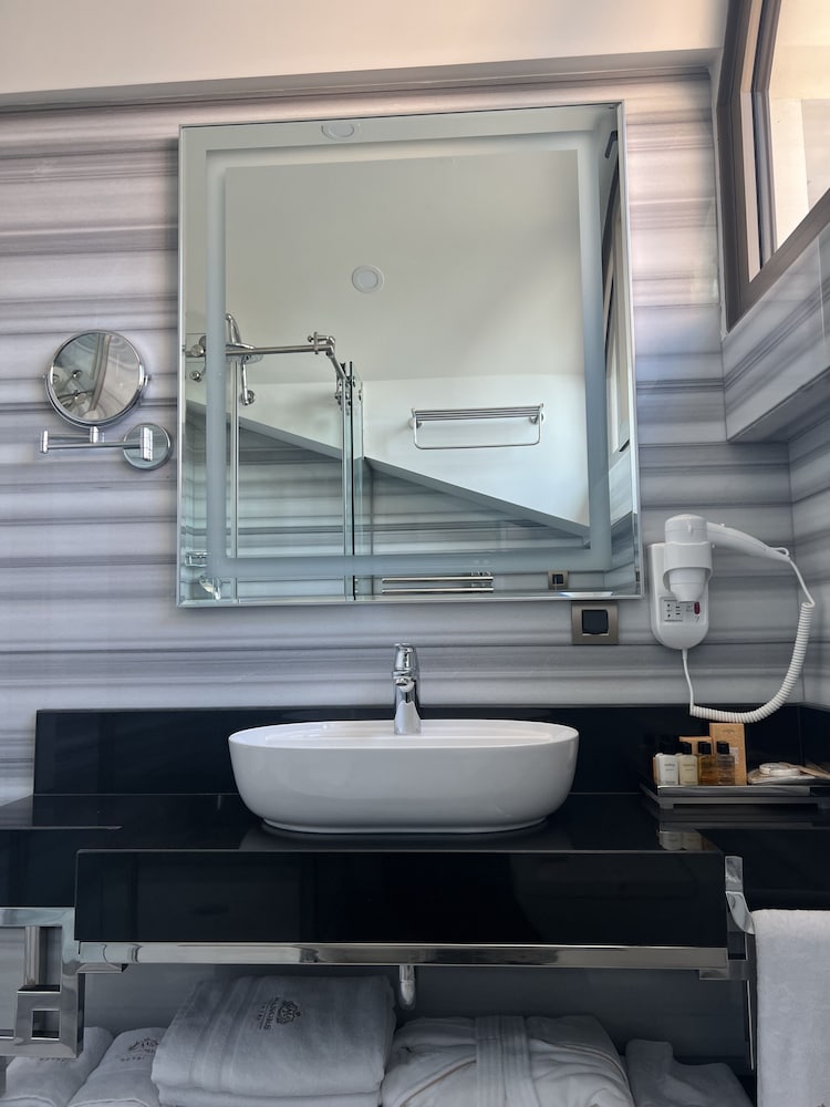 Manors Hotel 23