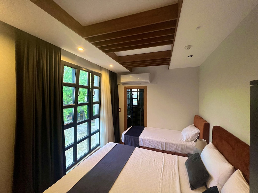 Beta Hotel 13