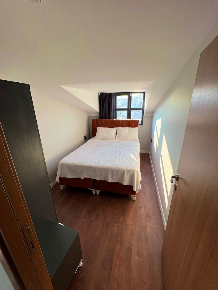 Beta Hotel 7