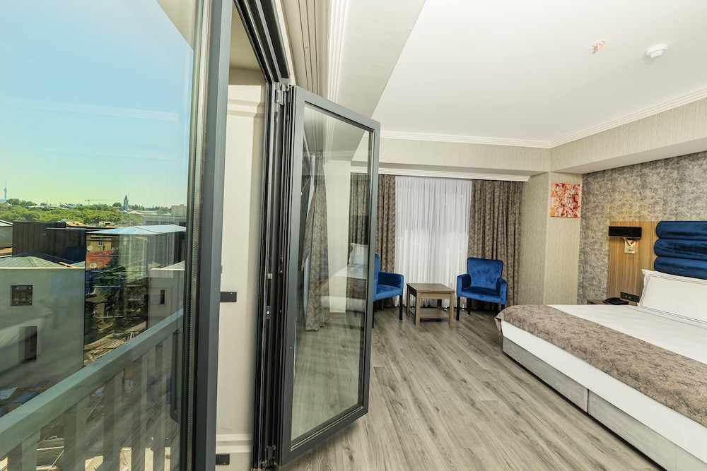 Demiray Hotel 18
