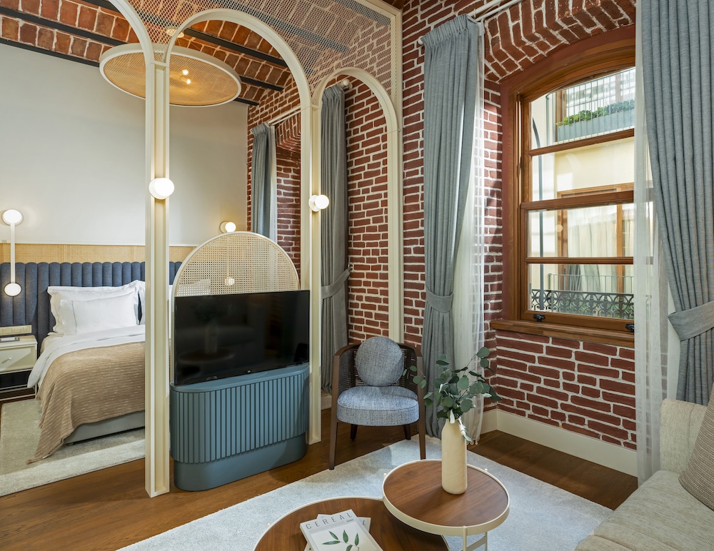 Ecole St. Pierre Hotel 18