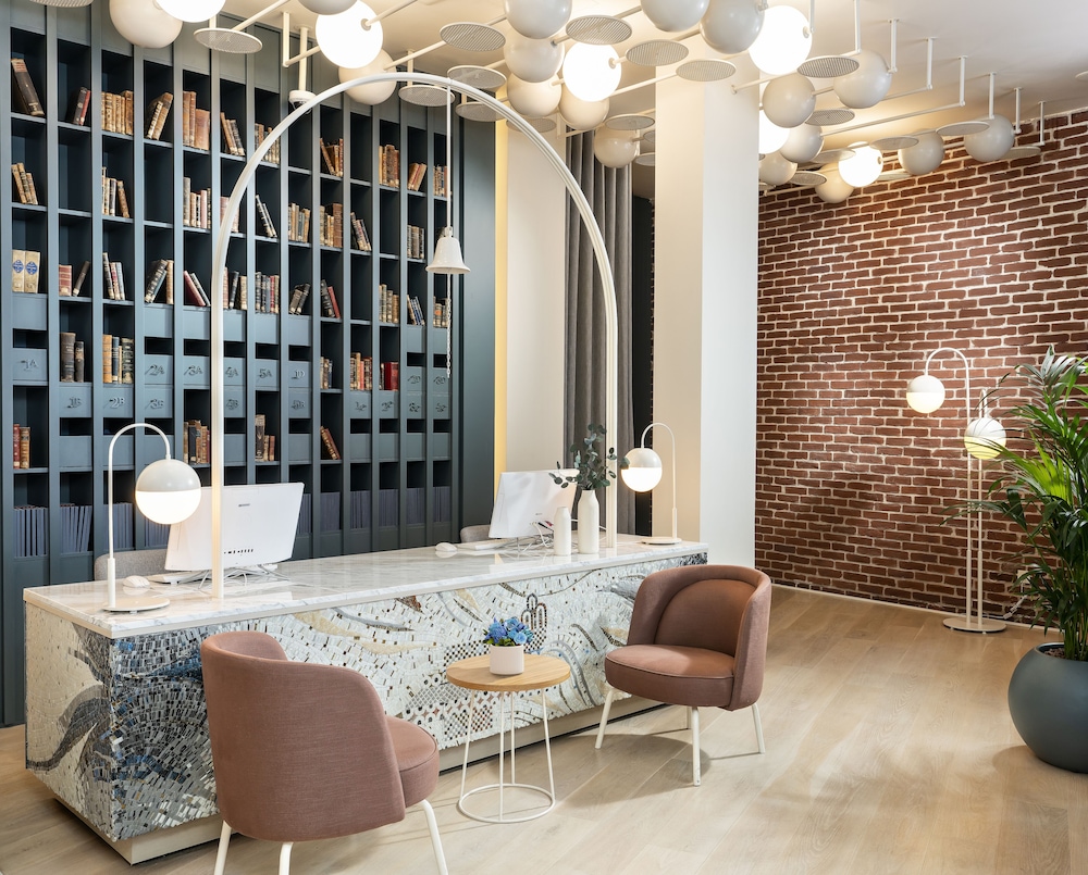 Ecole St. Pierre Hotel 2