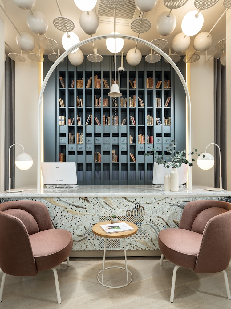 Ecole St. Pierre Hotel 3