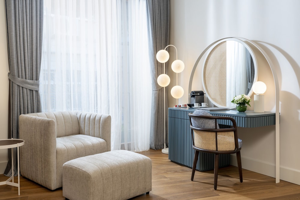 Ecole St. Pierre Hotel 23
