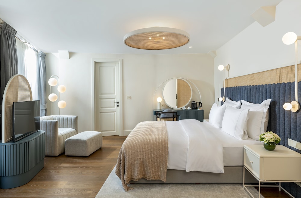 Ecole St. Pierre Hotel 16