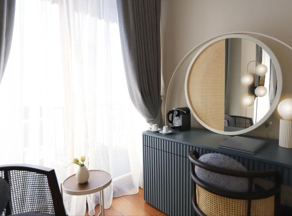 Ecole St. Pierre Hotel 6