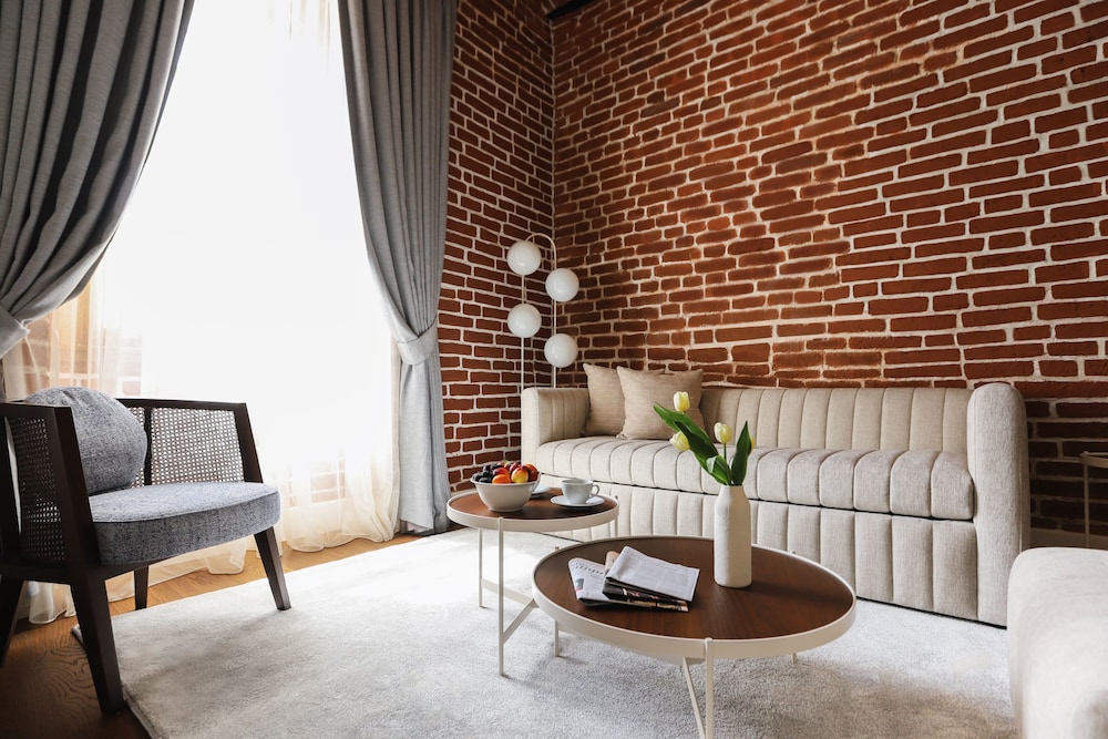 Ecole St. Pierre Hotel 11