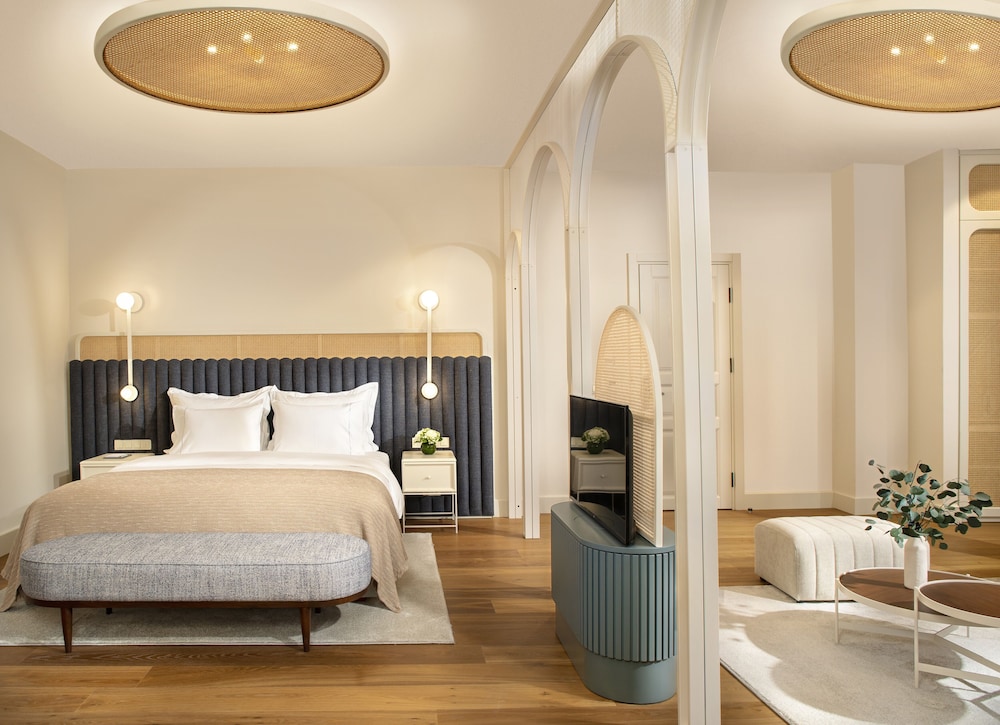 Ecole St. Pierre Hotel 10