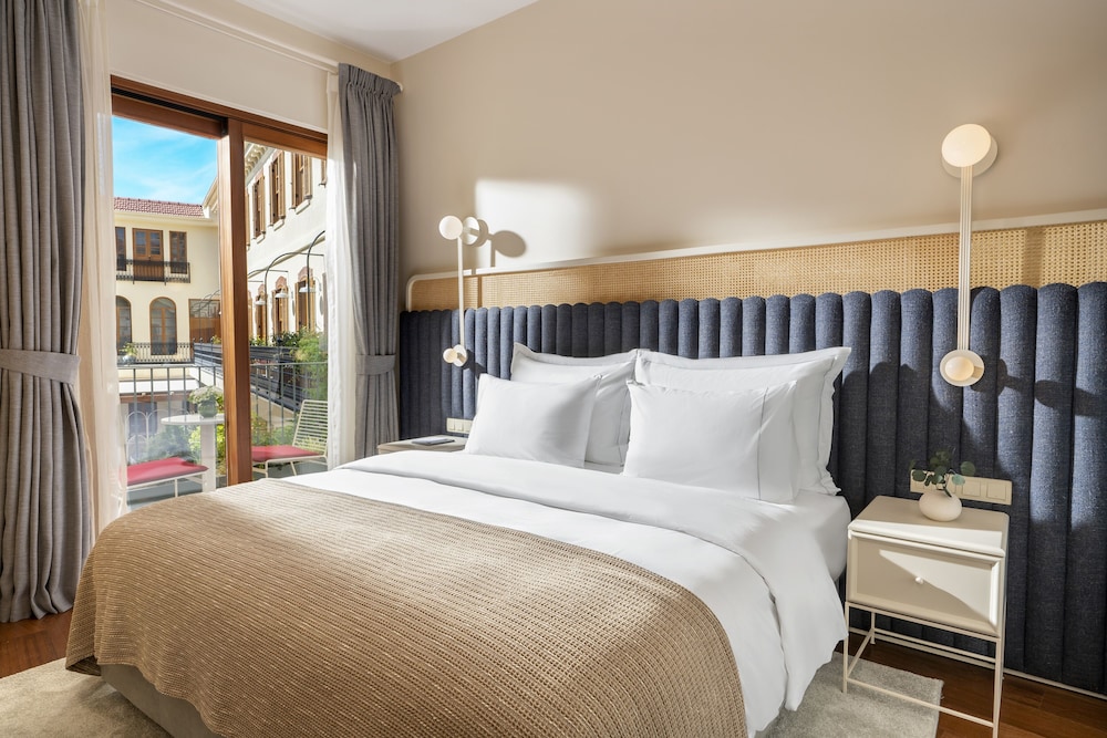 Ecole St. Pierre Hotel 14