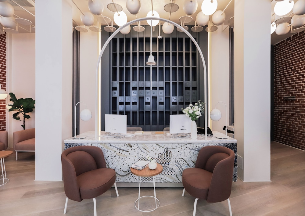 Ecole St. Pierre Hotel 5
