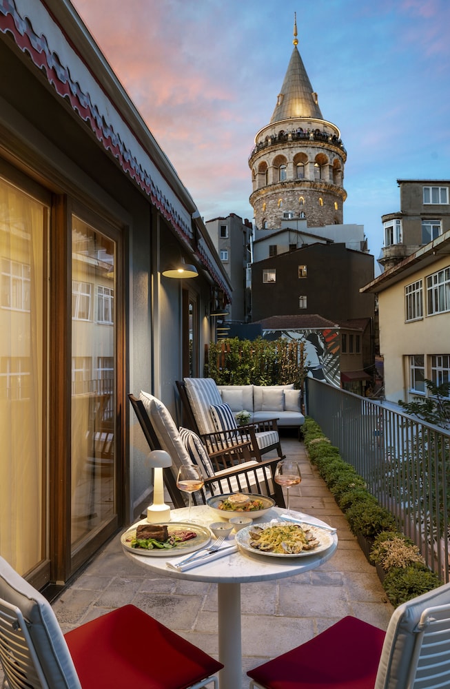 Ecole St. Pierre Hotel 22