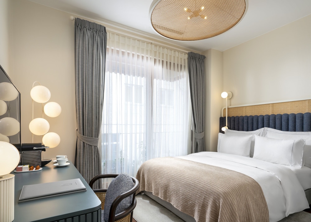 Ecole St. Pierre Hotel 21