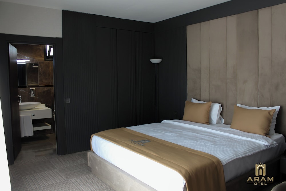 Aram Otel 11