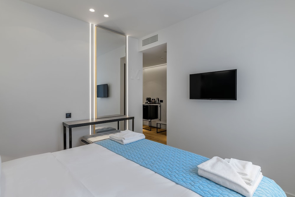Acropolis Magenta Luxury Suites 24