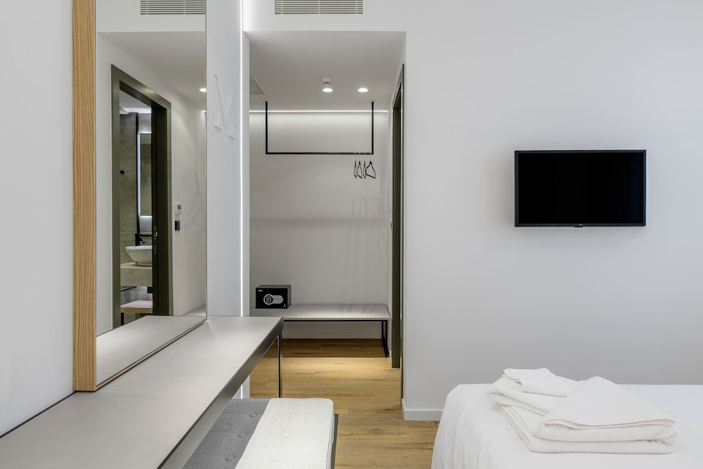 Acropolis Magenta Luxury Suites 22