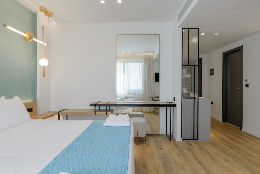 Acropolis Magenta Luxury Suites 10