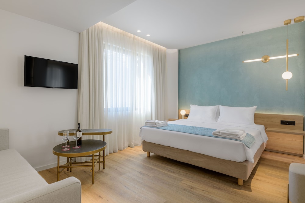 Acropolis Magenta Luxury Suites 9