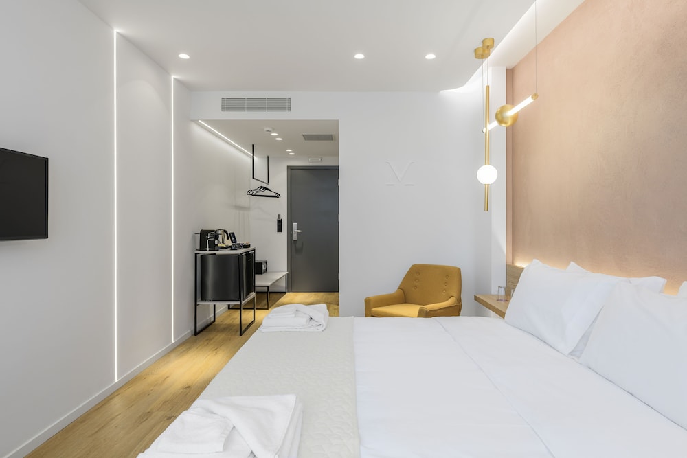 Acropolis Magenta Luxury Suites 13