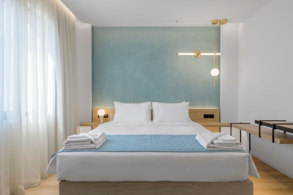 Acropolis Magenta Luxury Suites 8