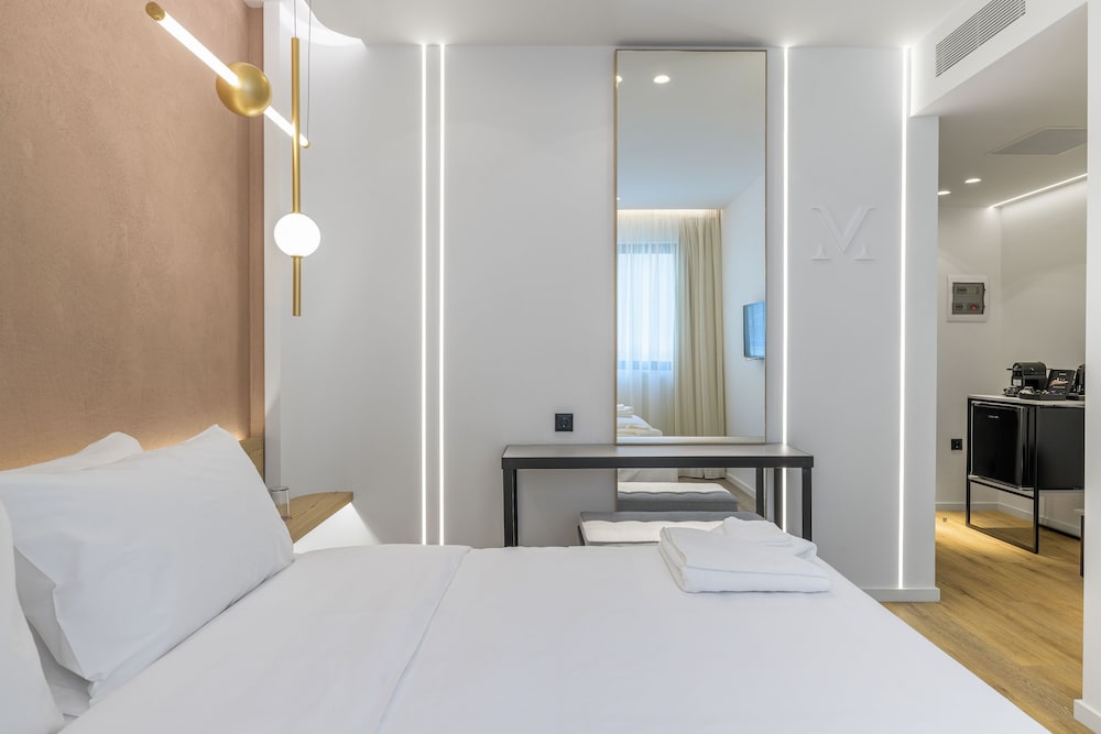 Acropolis Magenta Luxury Suites 21
