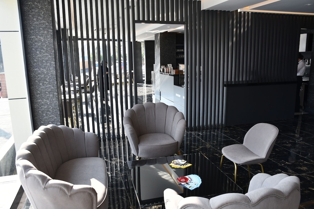 Hmz Luxury Hotel 4