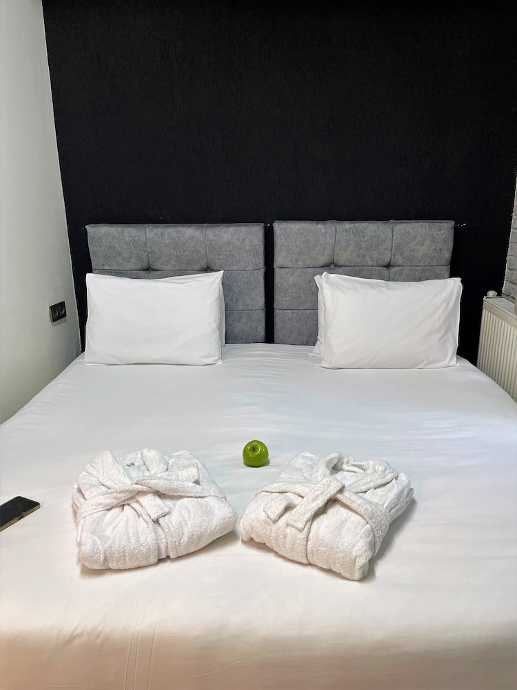 Mates Port Hotel 3