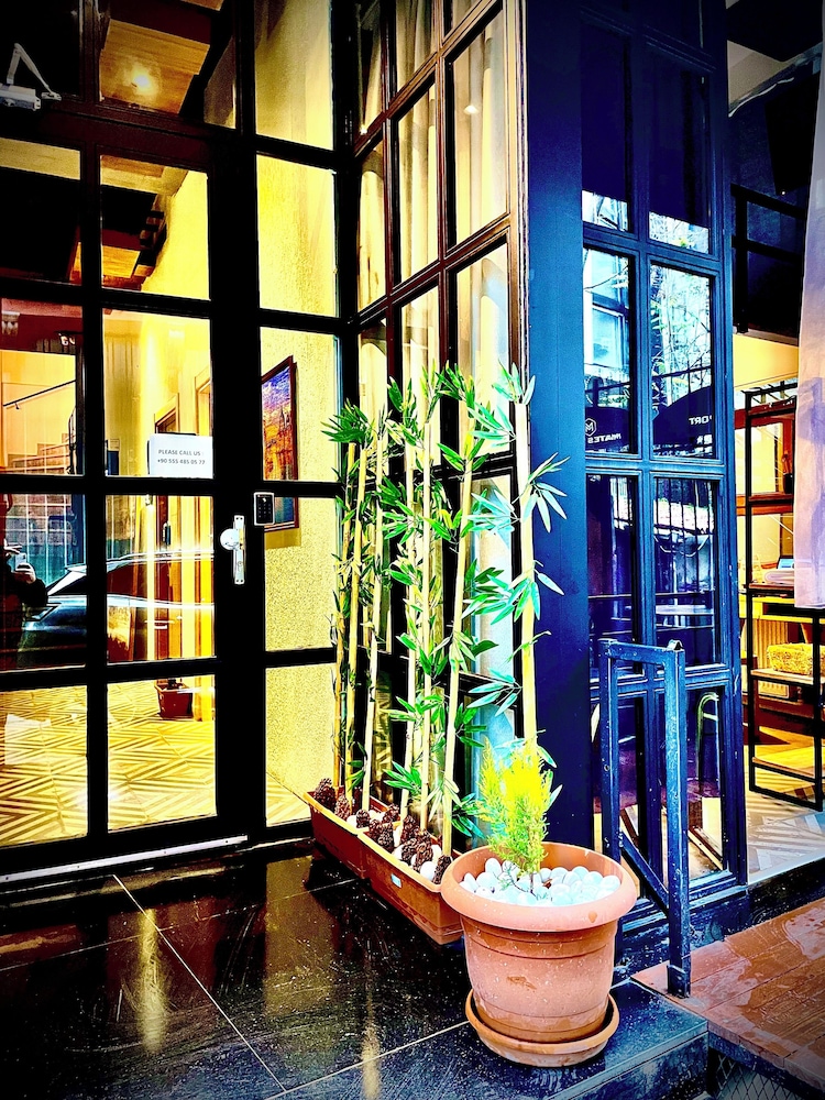 Mates Port Hotel 21