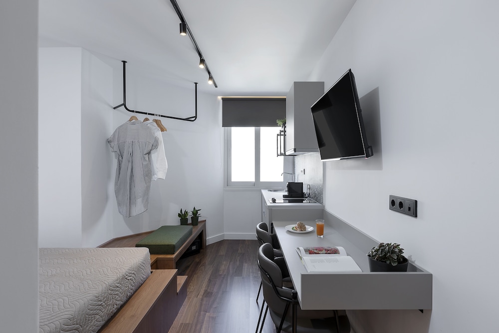 The Athenians Art Apartments 7