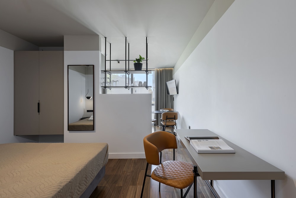 The Athenians Art Apartments 5