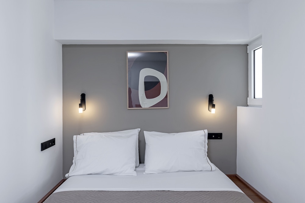 The Athenians Art Apartments 18