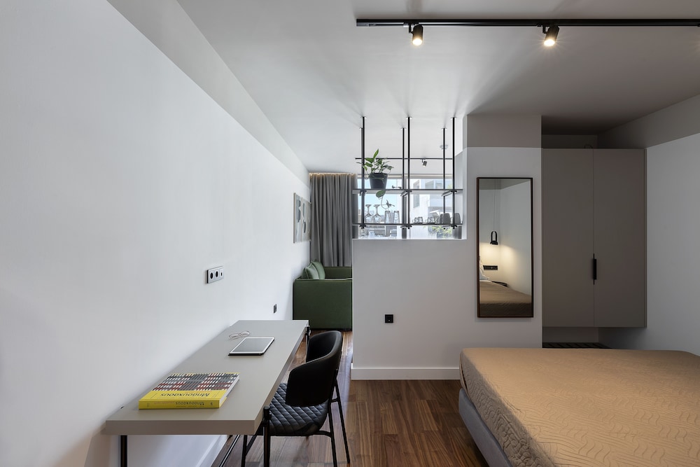 The Athenians Art Apartments 14