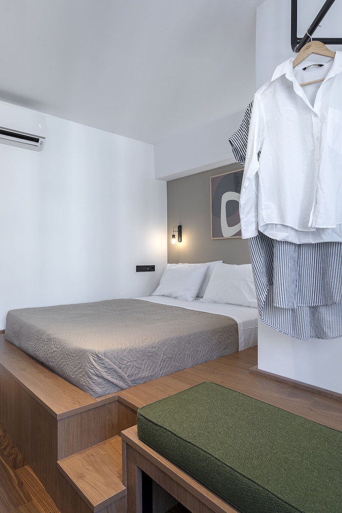The Athenians Art Apartments 17