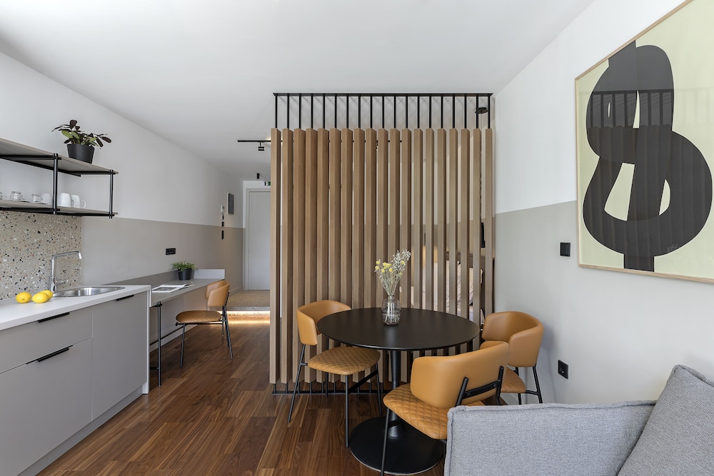 The Athenians Art Apartments 4