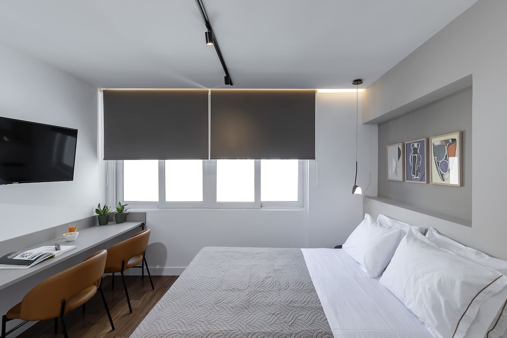 The Athenians Art Apartments 19