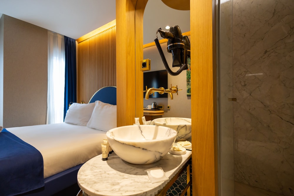 Kate Hotel Special Class 18