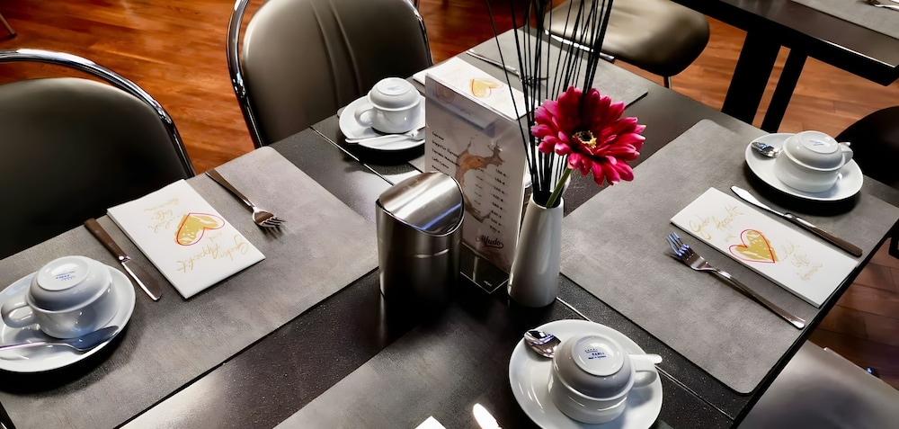 Alfa Hotel 24