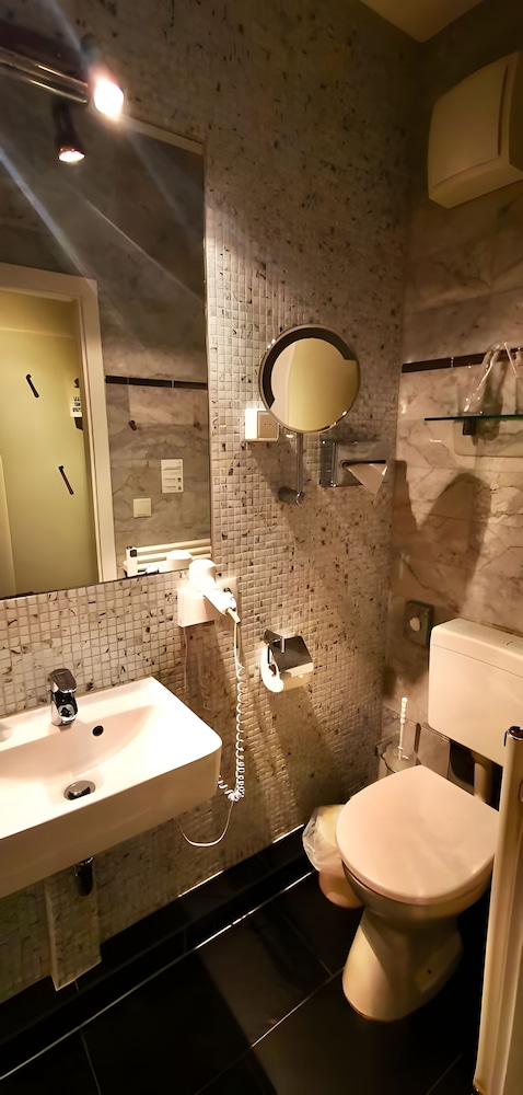 Alfa Hotel 17