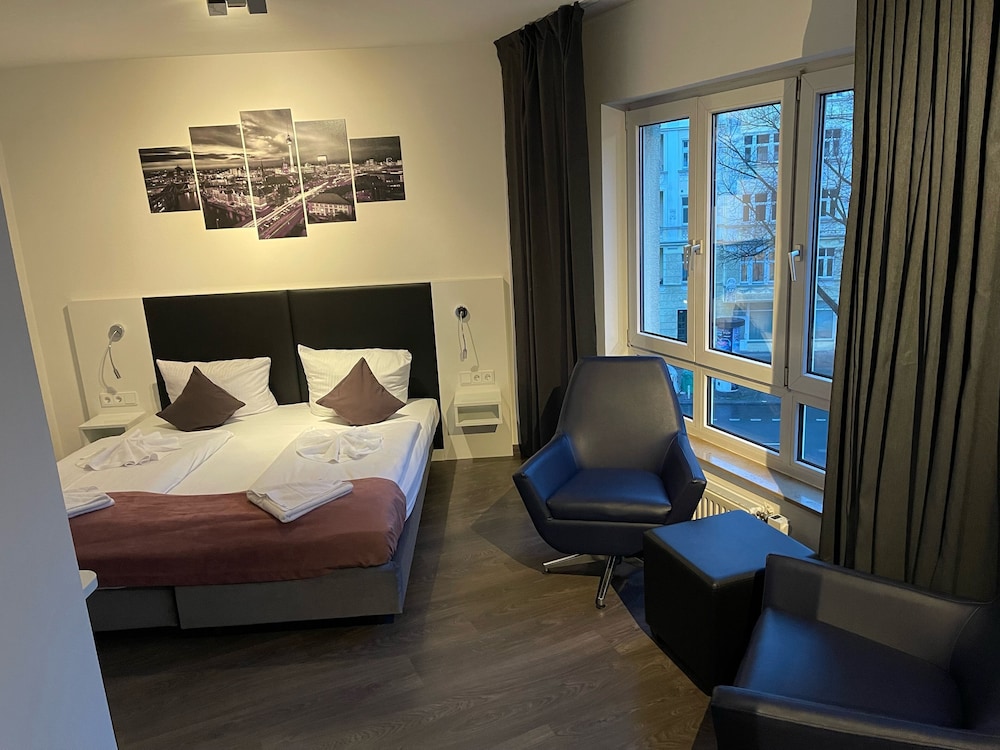 Alfa Hotel 4