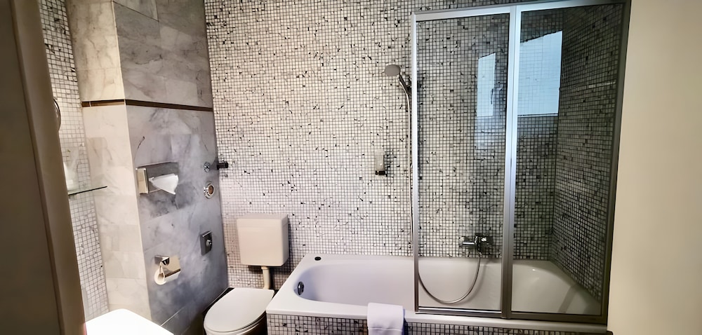 Alfa Hotel 14