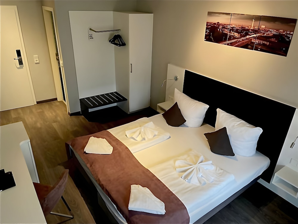 Alfa Hotel 6