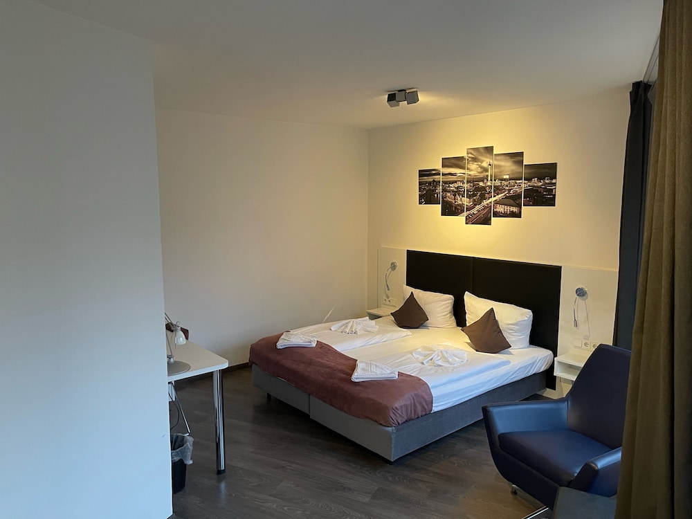 Alfa Hotel 11