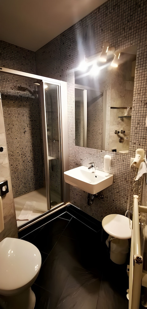 Alfa Hotel 19