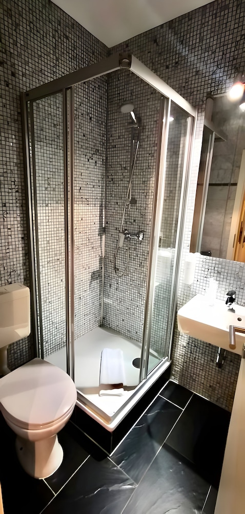 Alfa Hotel 16