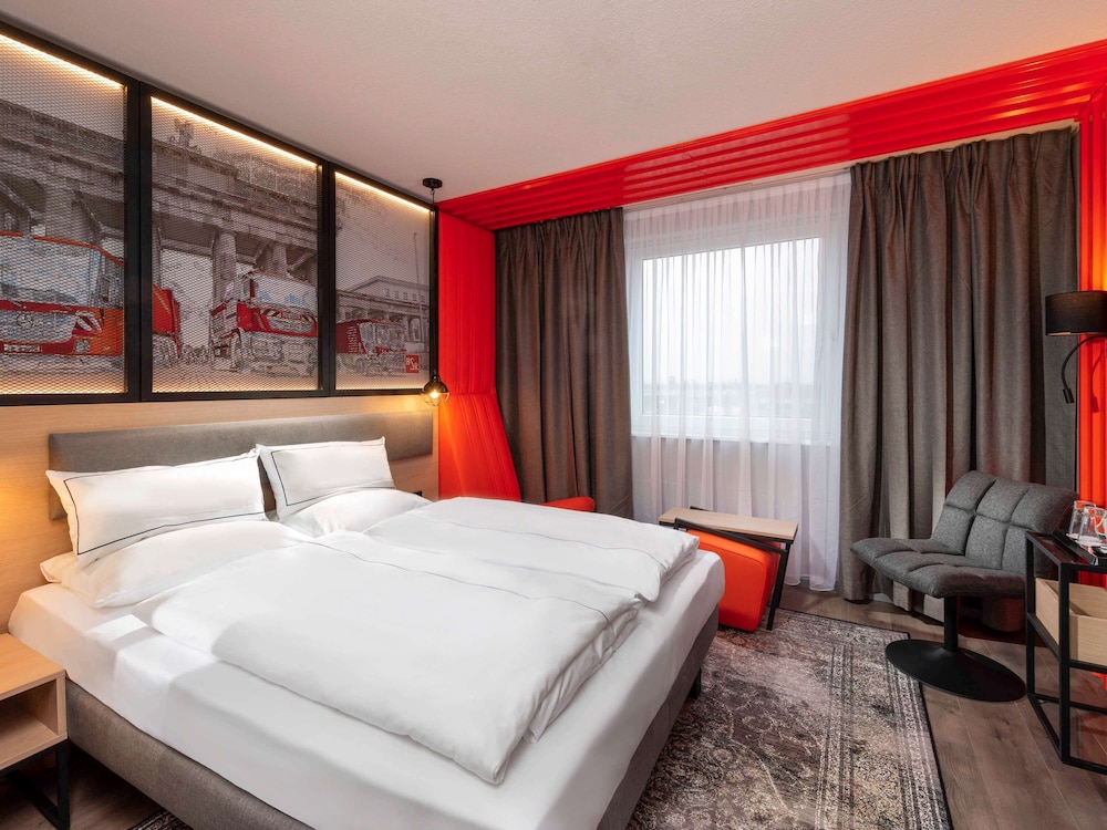 ibis Styles Berlin Treptow 8