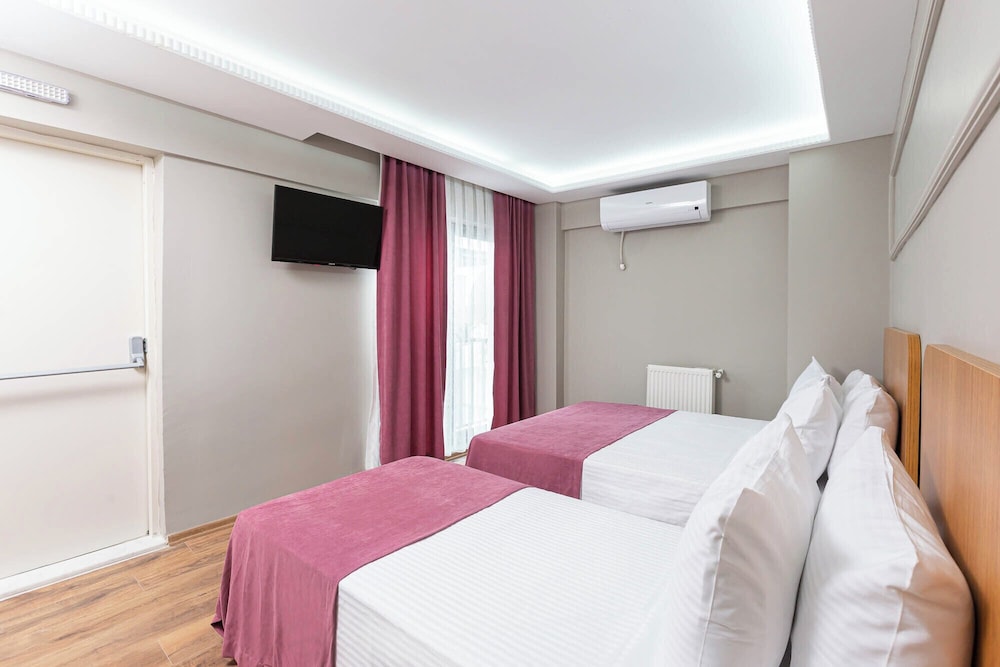 Ria Suites Hotel 11