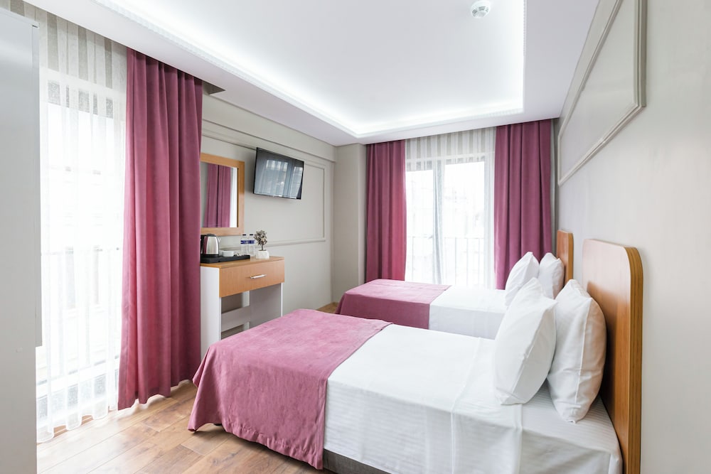 Ria Suites Hotel 5