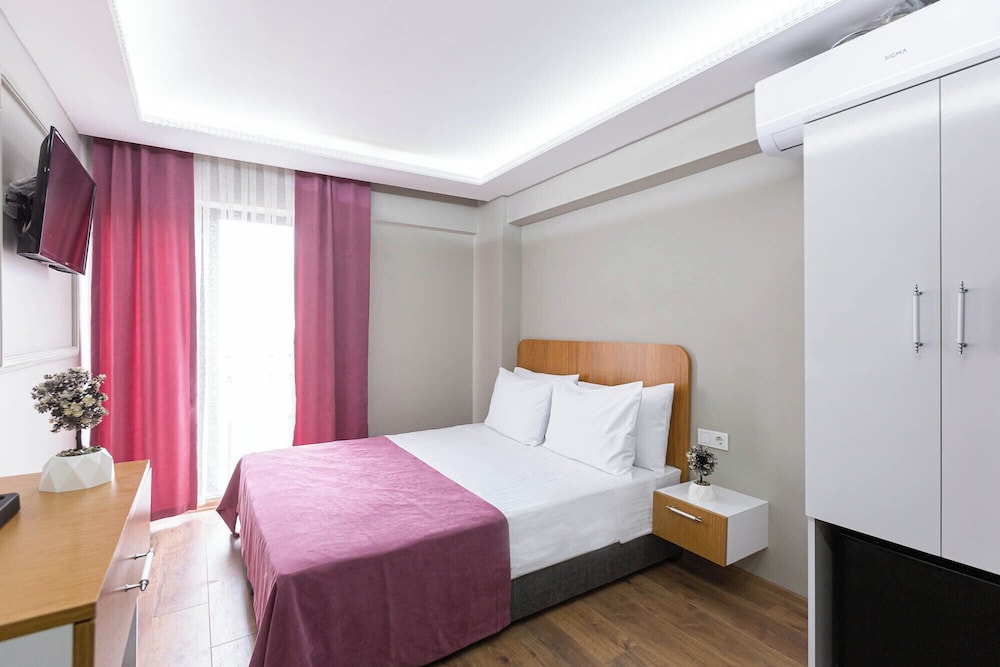 Ria Suites Hotel 8