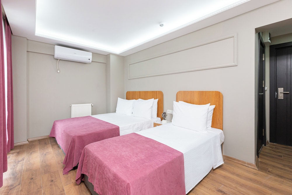 Ria Suites Hotel 4