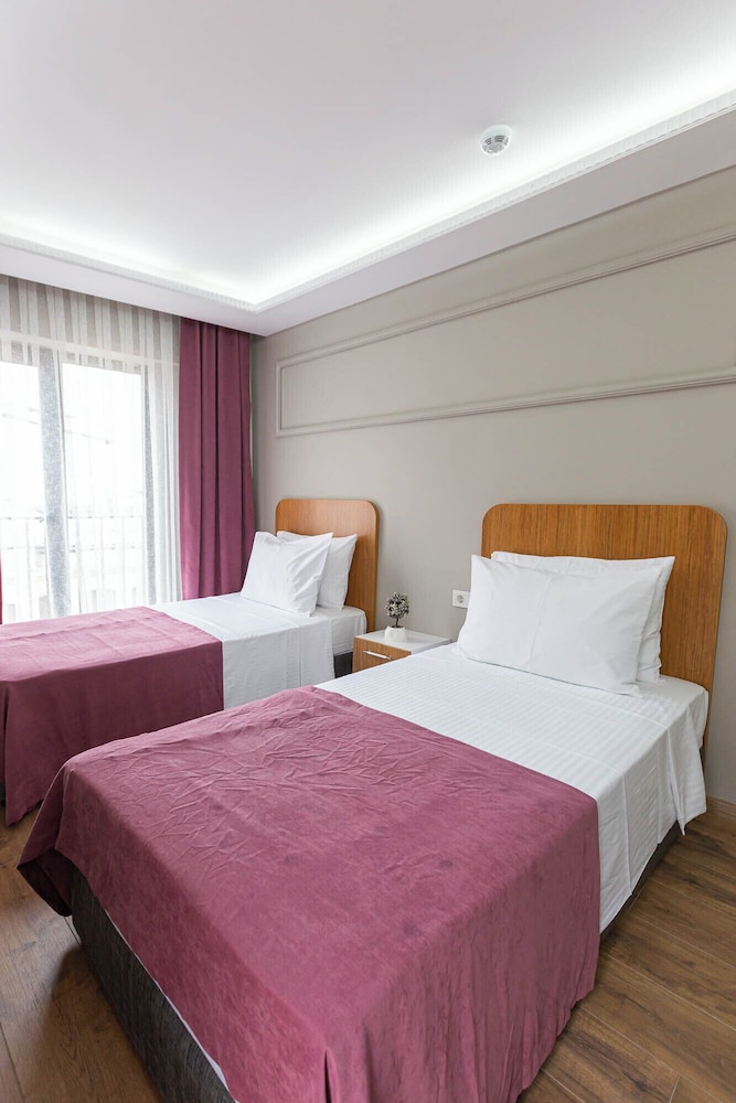 Ria Suites Hotel 10